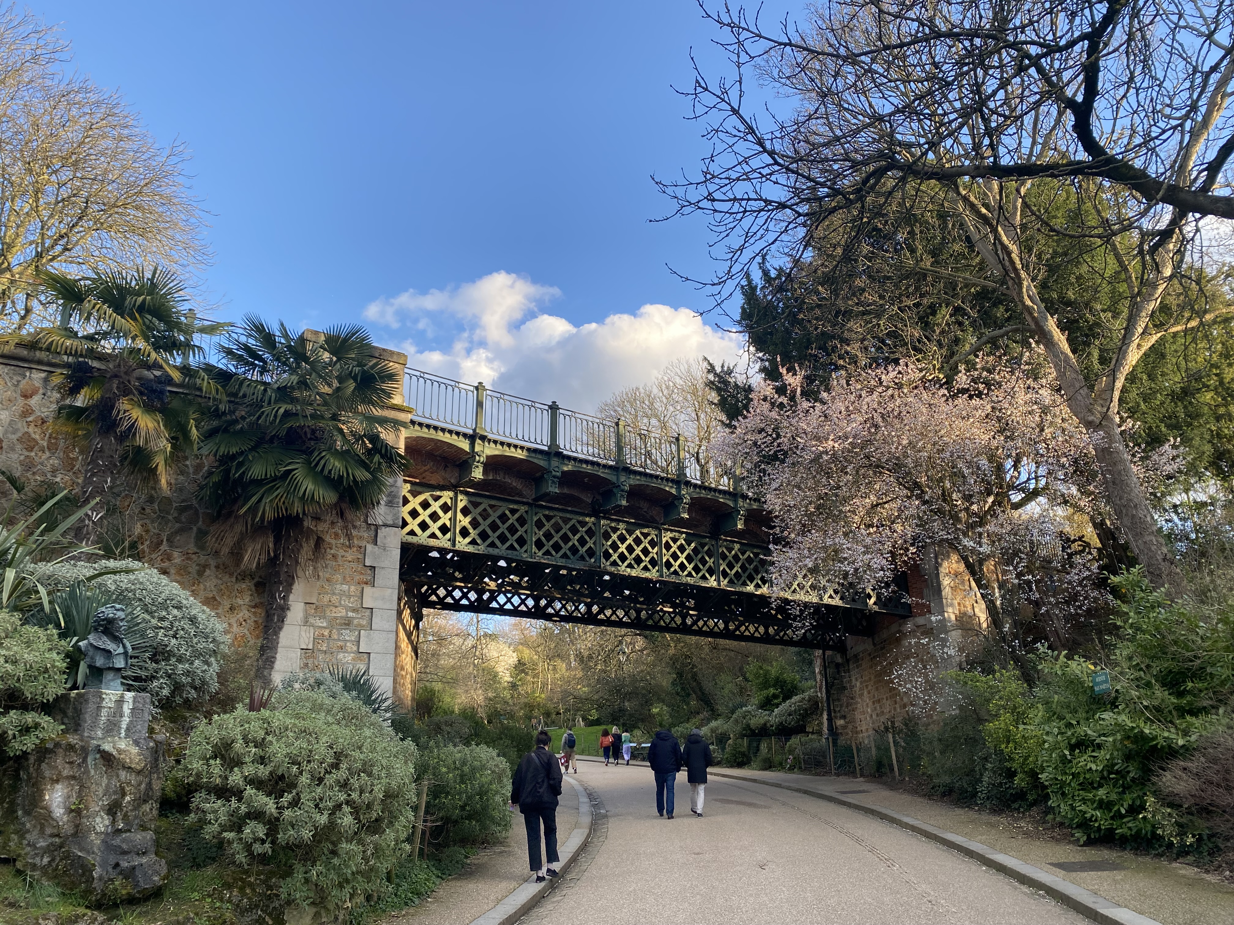 Bridge crossing in Buttes-Chaumont park